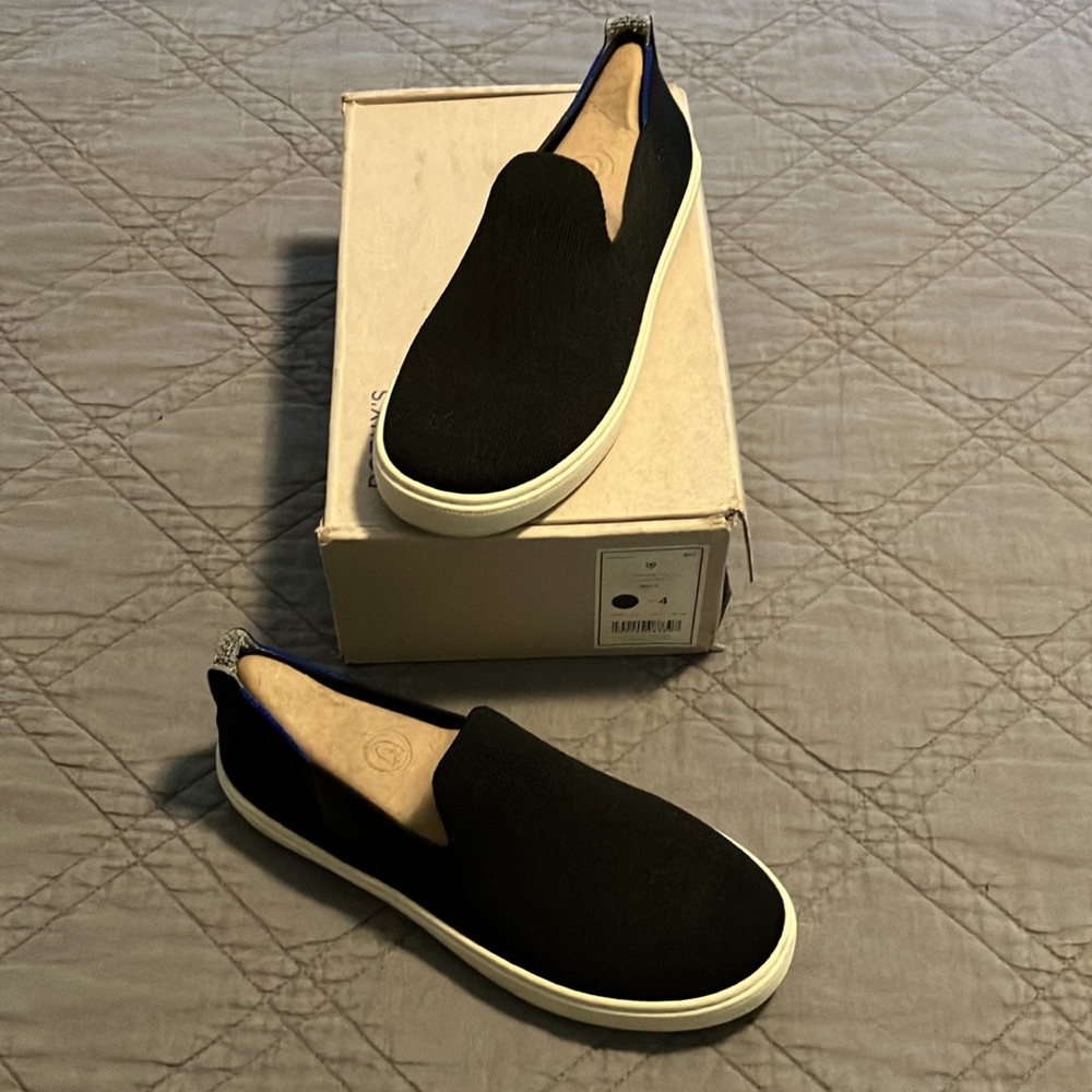 Black Kids size 4 Rothy’s Sneakers EUC